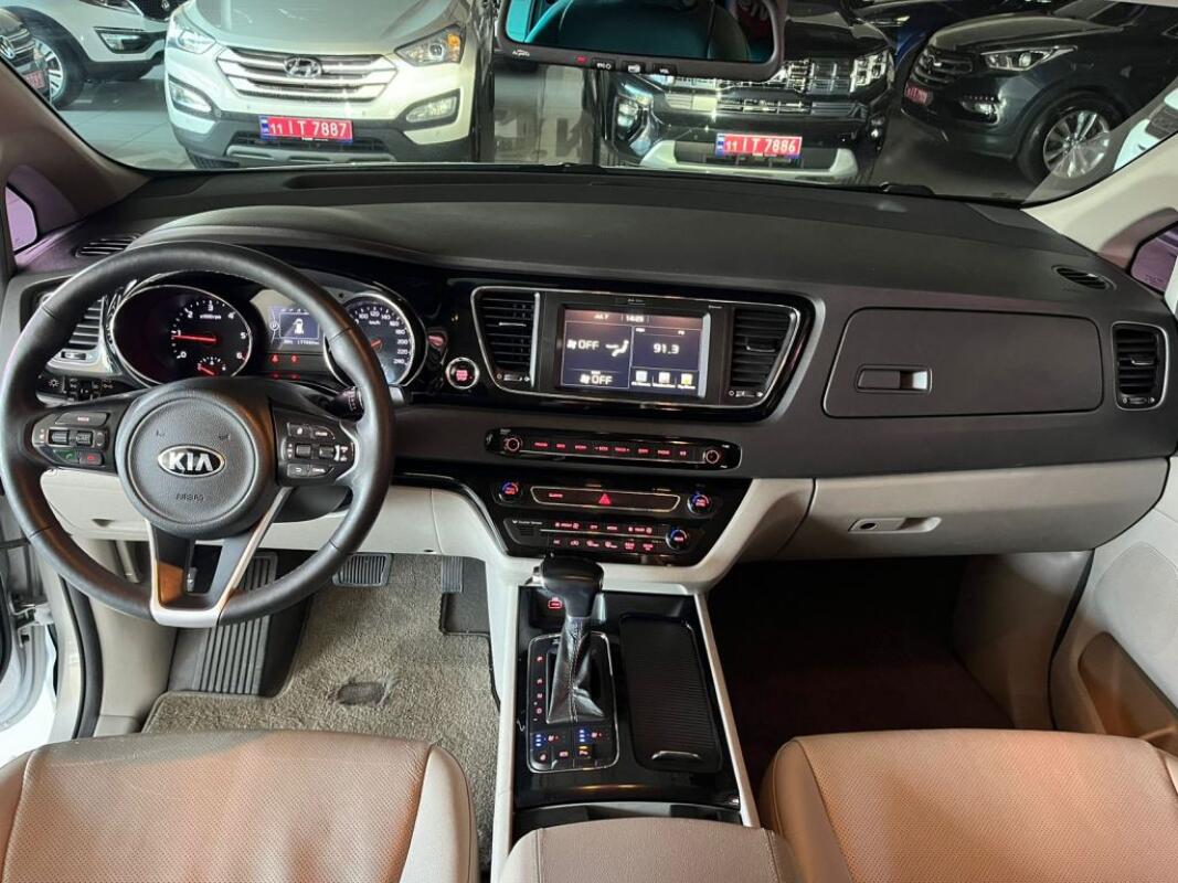 Kia Carnival (2016)