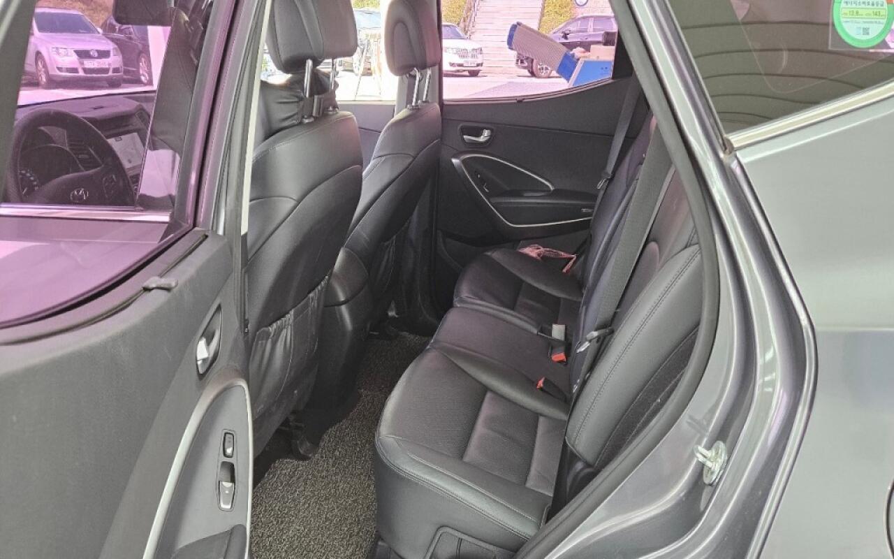 Hyundai SantaFe (2015) Hyundai SantaFe (2015)