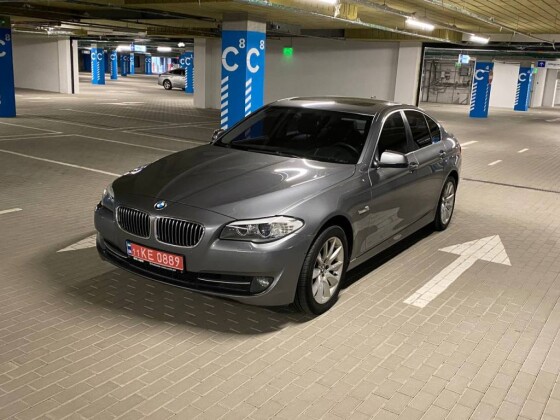 BMW 528i (2012)