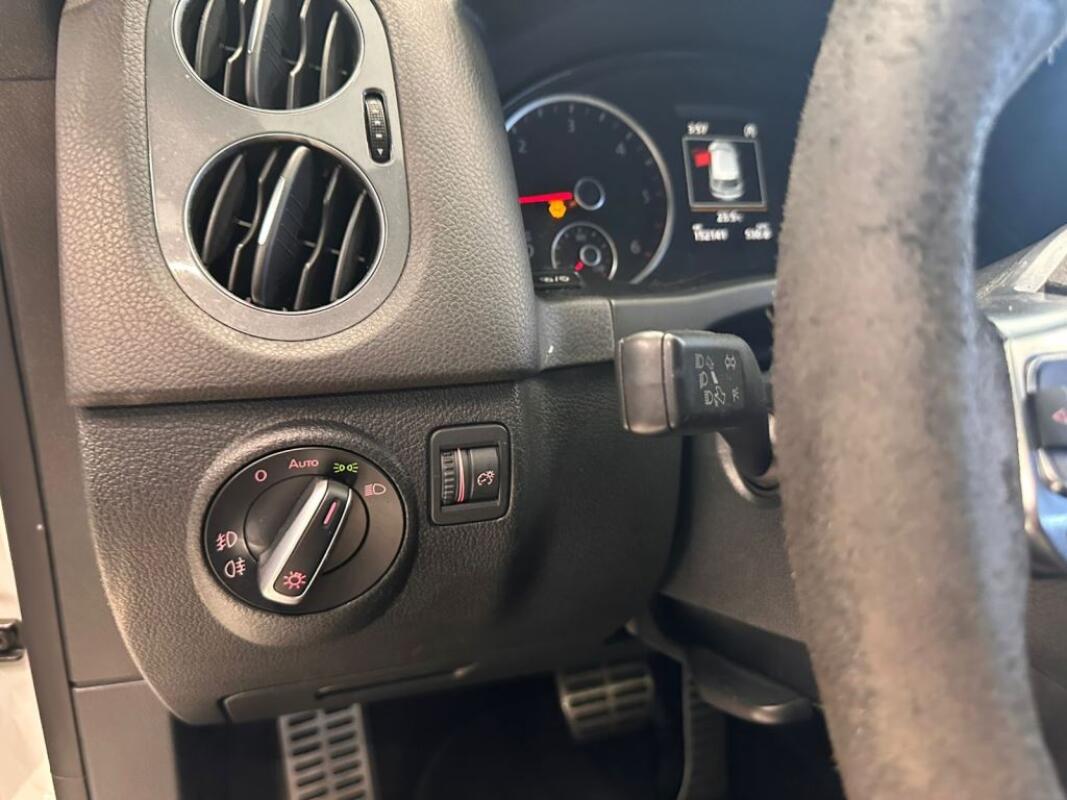 Volkswagen Tiguan (2015)