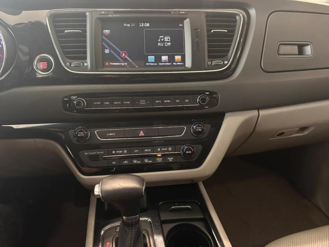 Kia Carnival (2016)