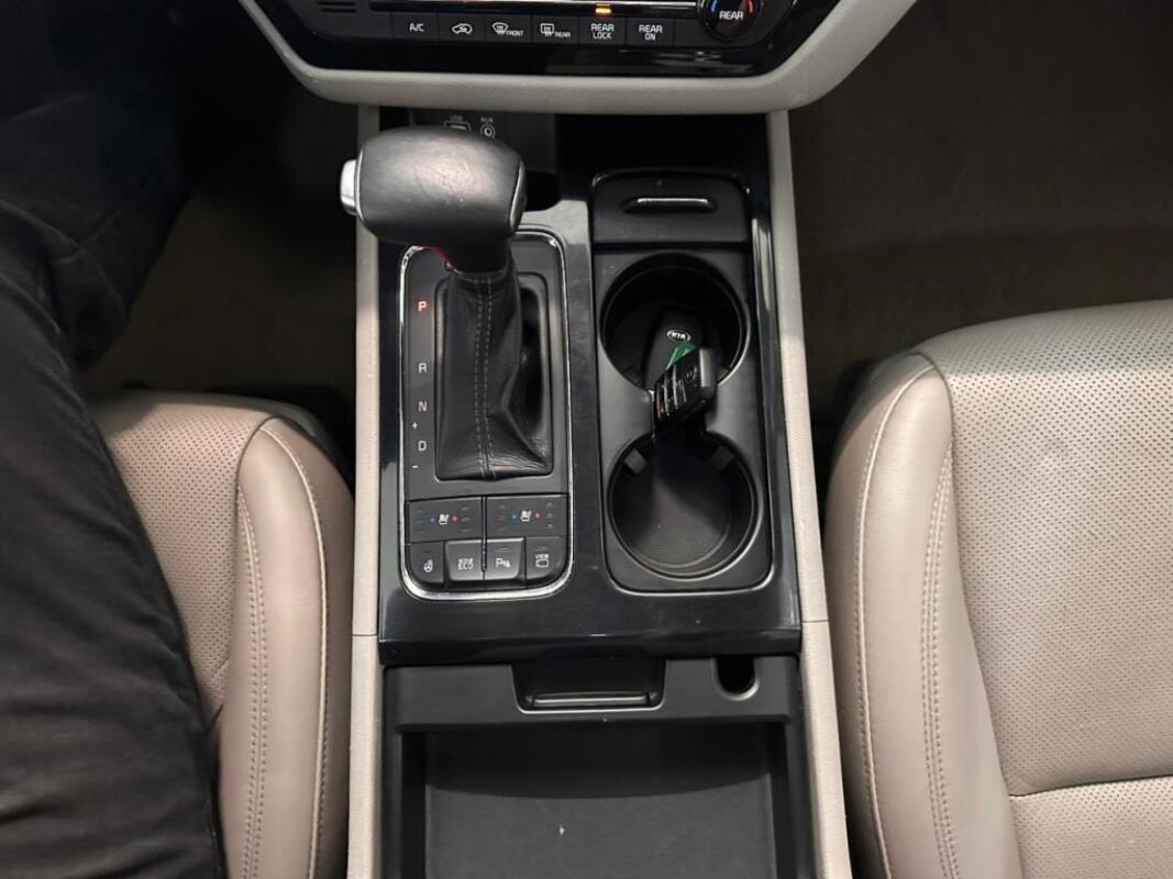 Kia Carnival (2016)