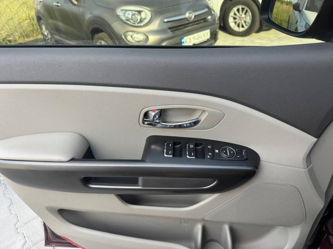 Kia Carnival (2016)