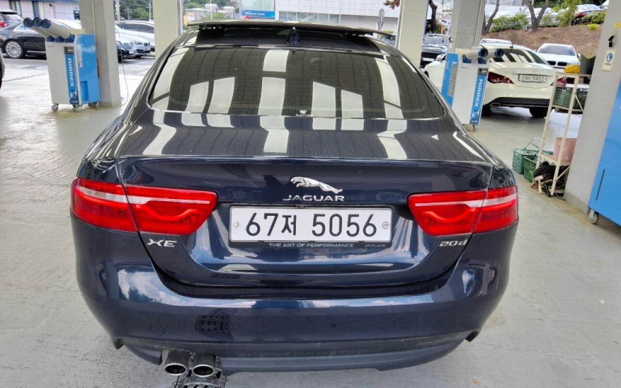 Jaguar XE (2017)