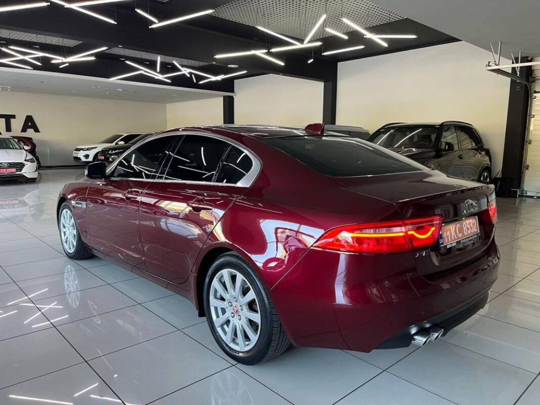 Jaguar XE (2016)