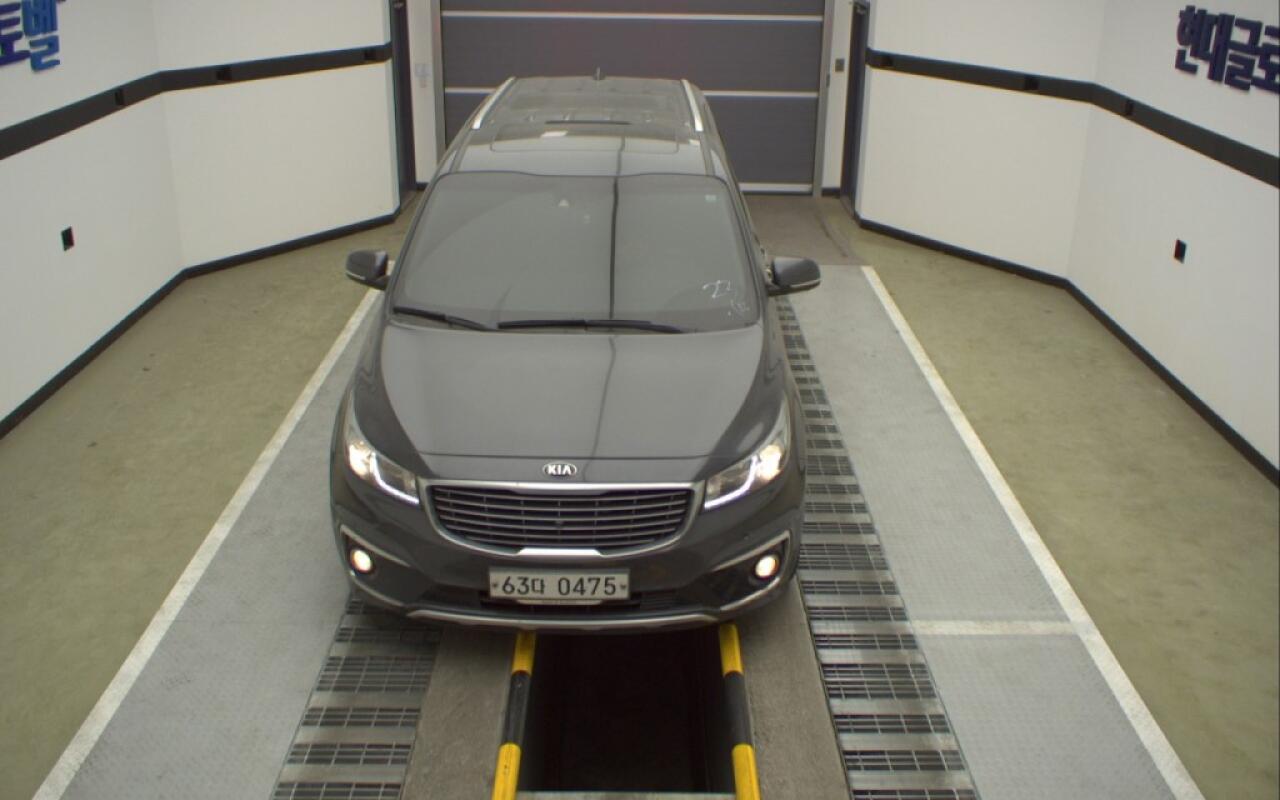 Kia Carnival (2016)