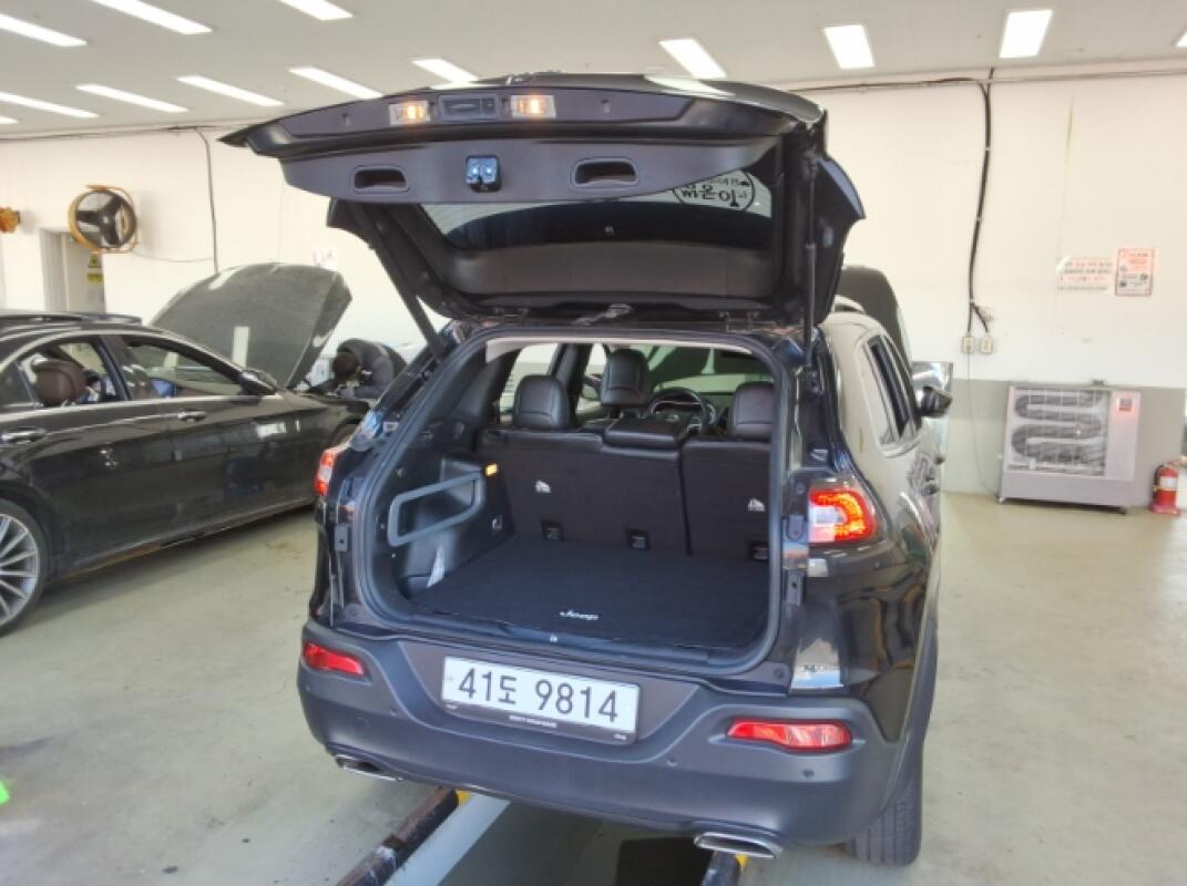 Jeep Cherokee (2015)