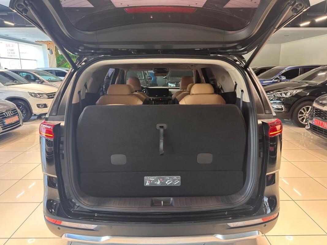 Kia Carnival (2021)