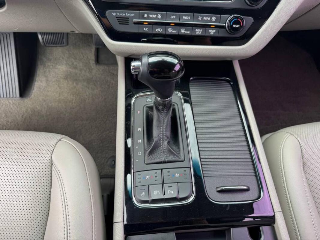 Kia Carnival (2016)