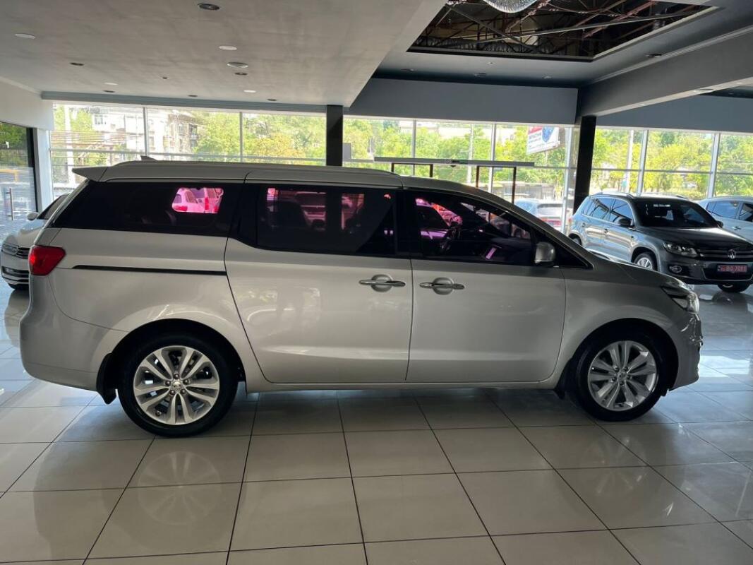 Kia Carnival (2016)