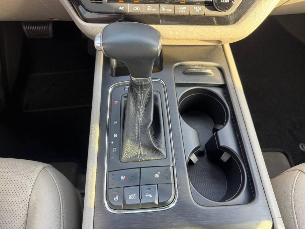 Kia Carnival (2016)