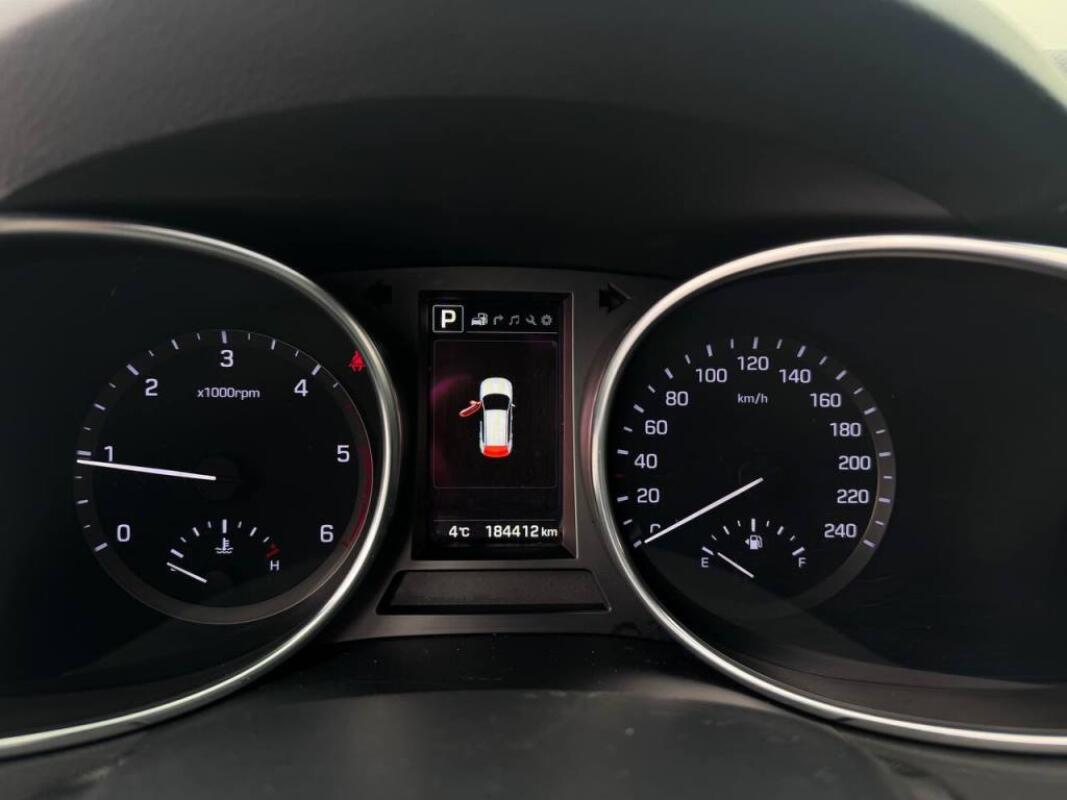 Hyundai SantaFe (2016)