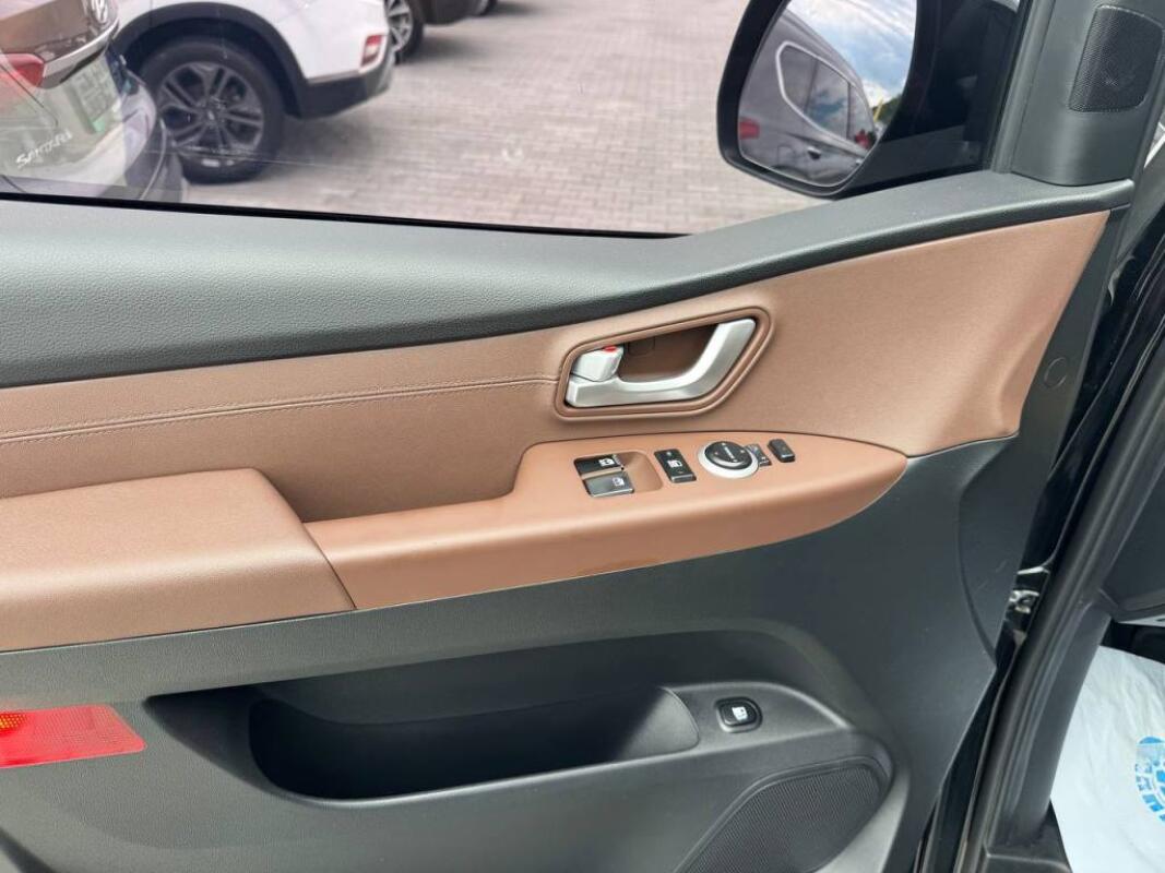 Hyundai Grand Starex (2020)