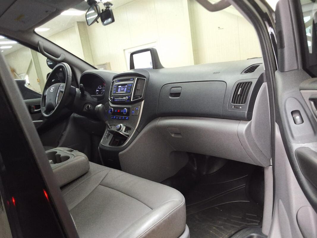 Hyundai Grand Starex (2019)