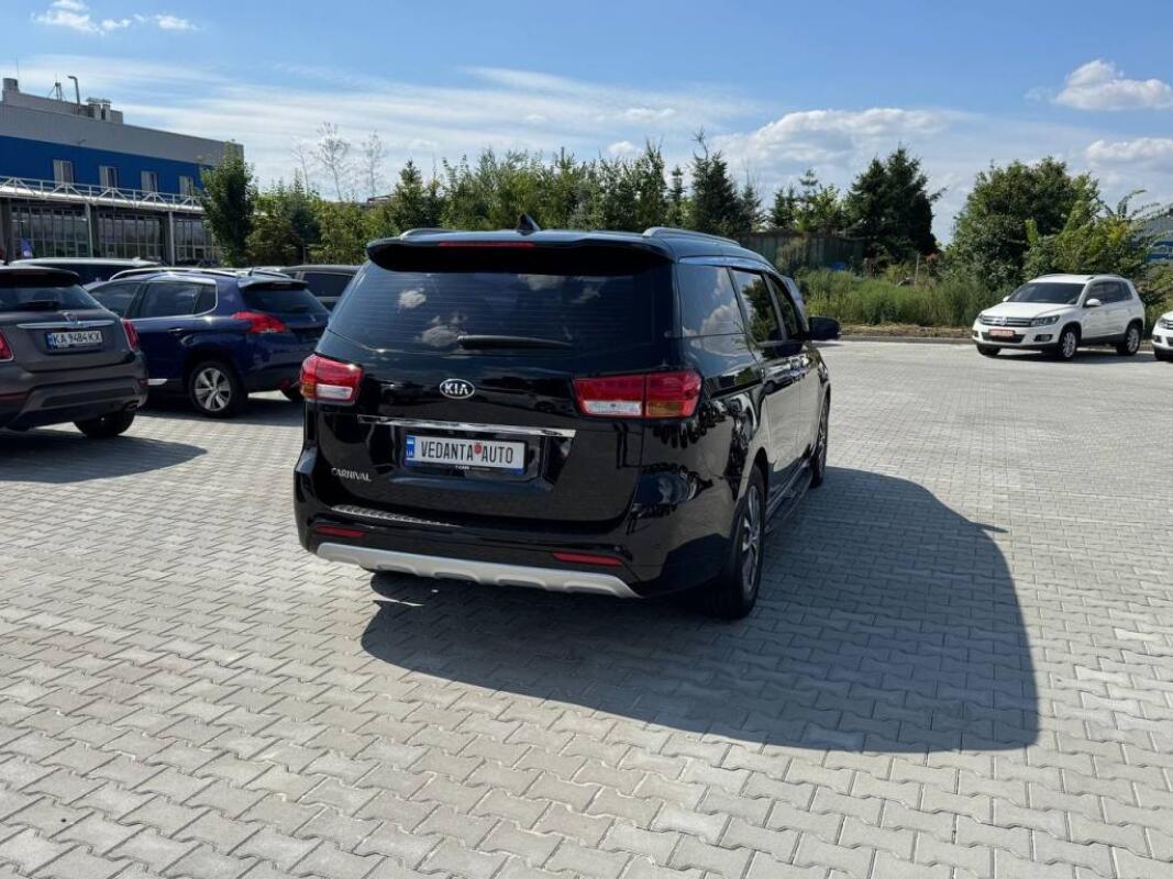 Kia Carnival (2017)
