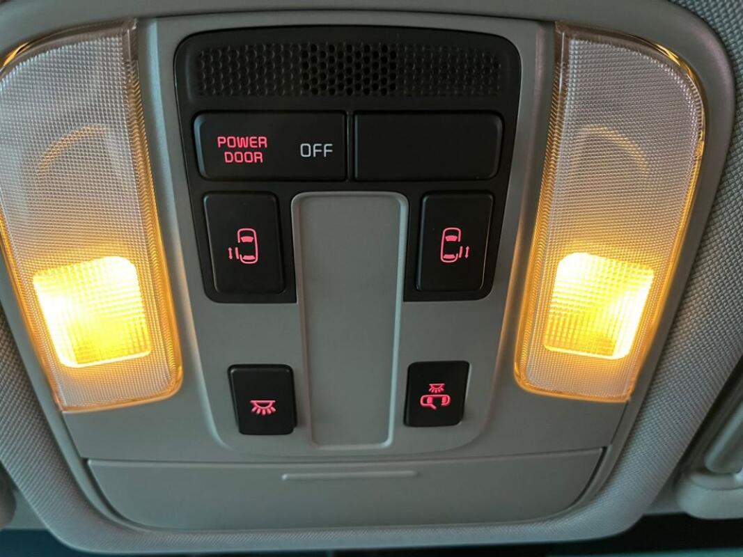 Kia Carnival (2016)