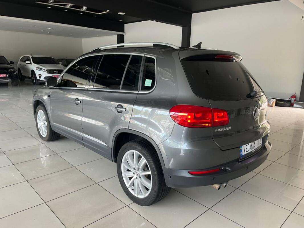Volkswagen Tiguan (2015)