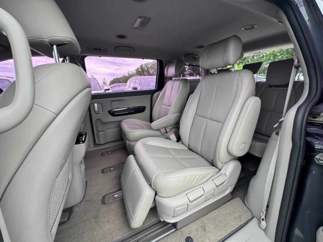 Kia Carnival (2016)