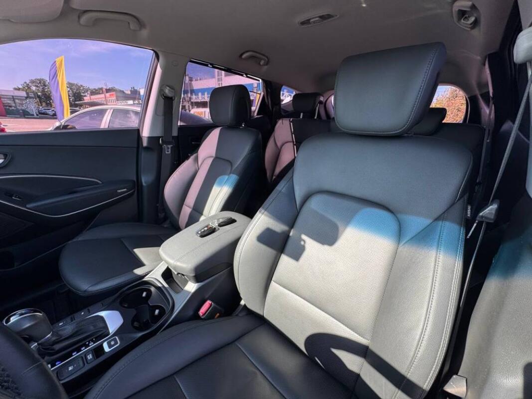 Hyundai SantaFe (2017) Hyundai SantaFe (2017)