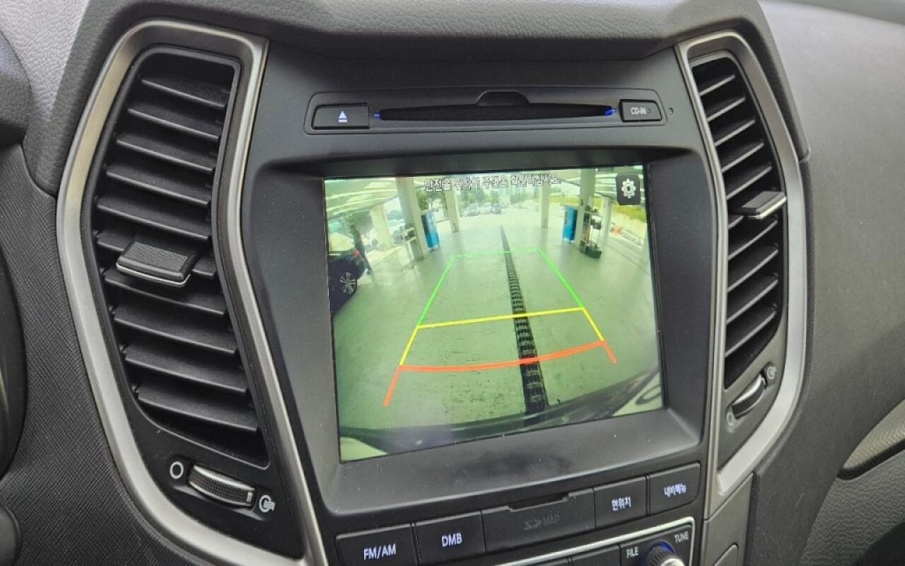 Hyundai SantaFe (2015) Hyundai SantaFe (2015)