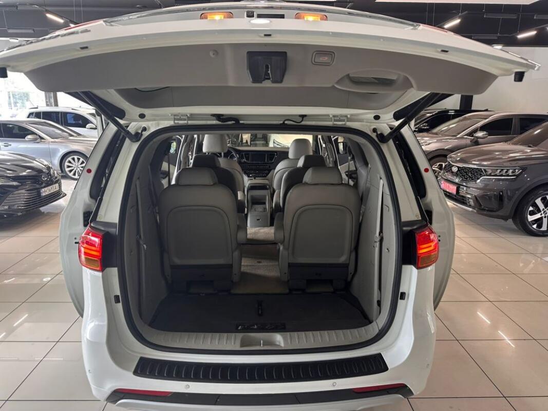 Kia Carnival (2016)