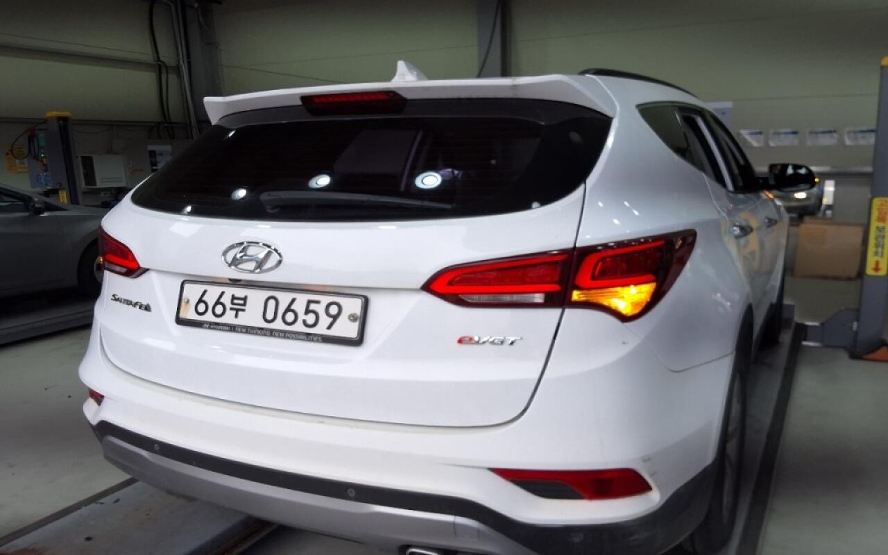 Hyundai SantaFe (2015) Hyundai SantaFe (2015)