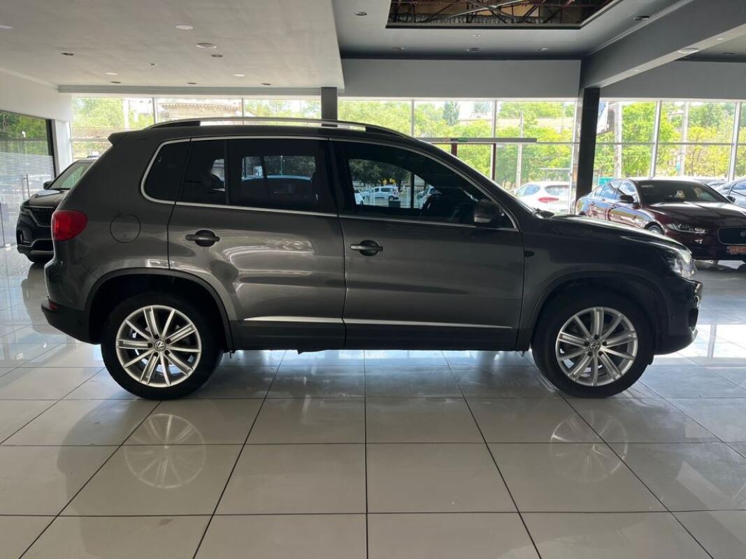 Volkswagen Tiguan (2015)