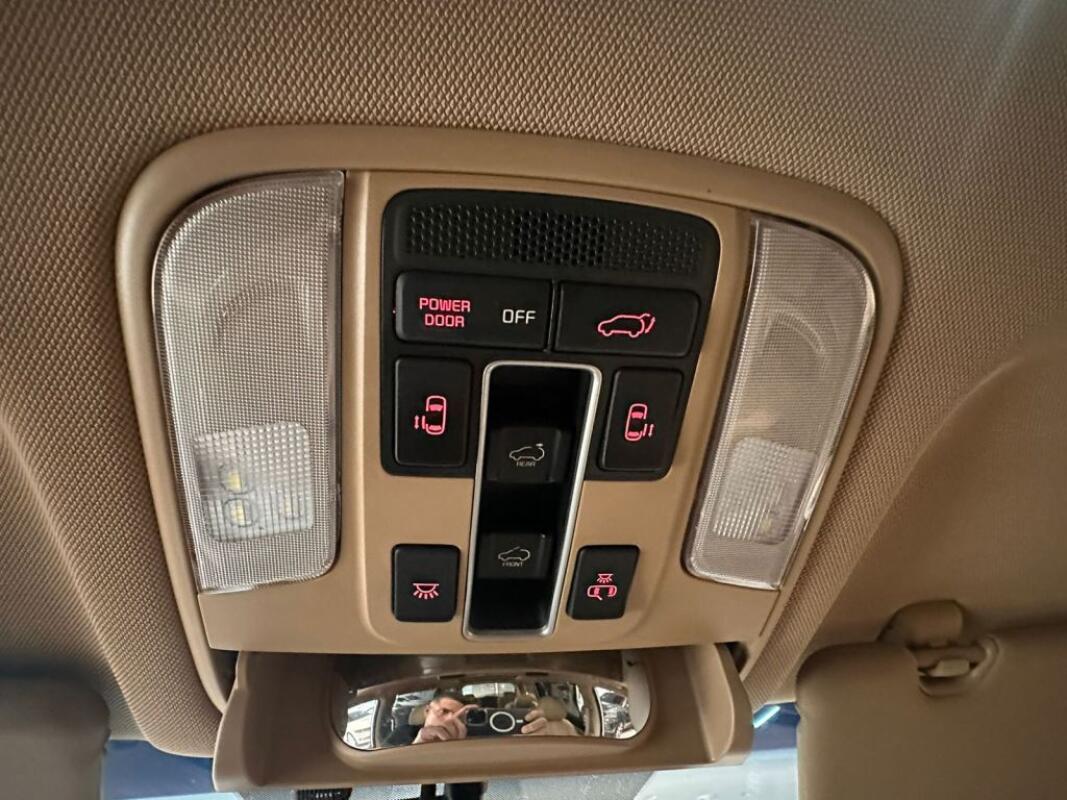 Kia Carnival (2015)