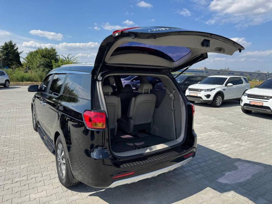 Kia Carnival (2017)