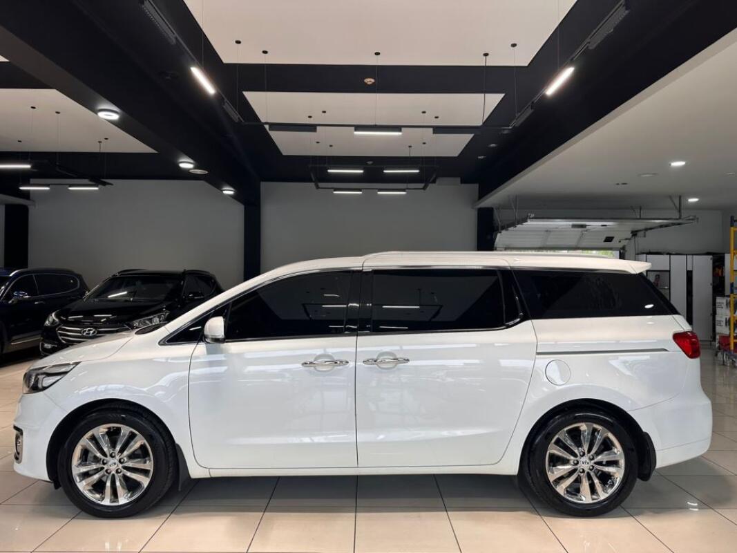 Kia Carnival (2015)