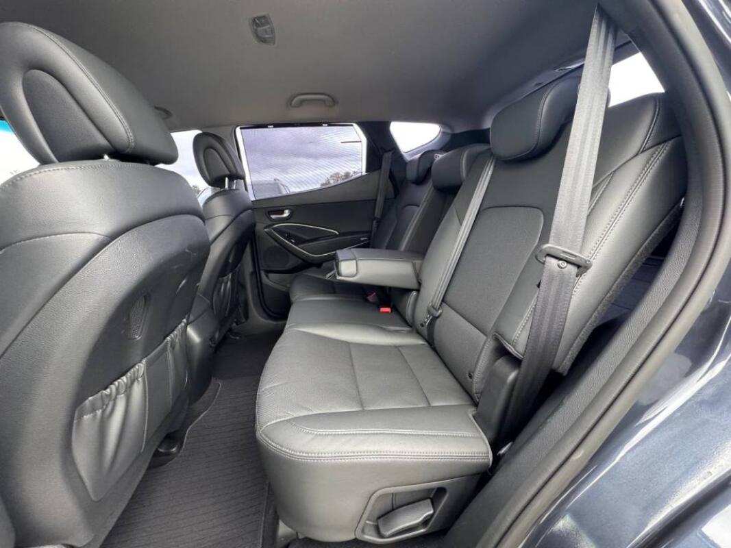 Hyundai SantaFe (2015) Hyundai SantaFe (2015)