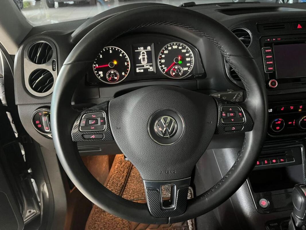 Volkswagen Tiguan (2015)
