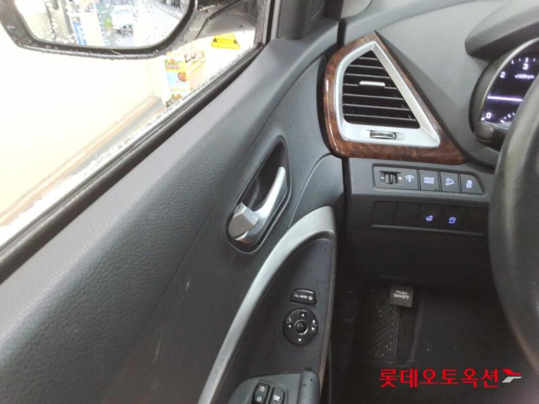 Hyundai SantaFe (2016)