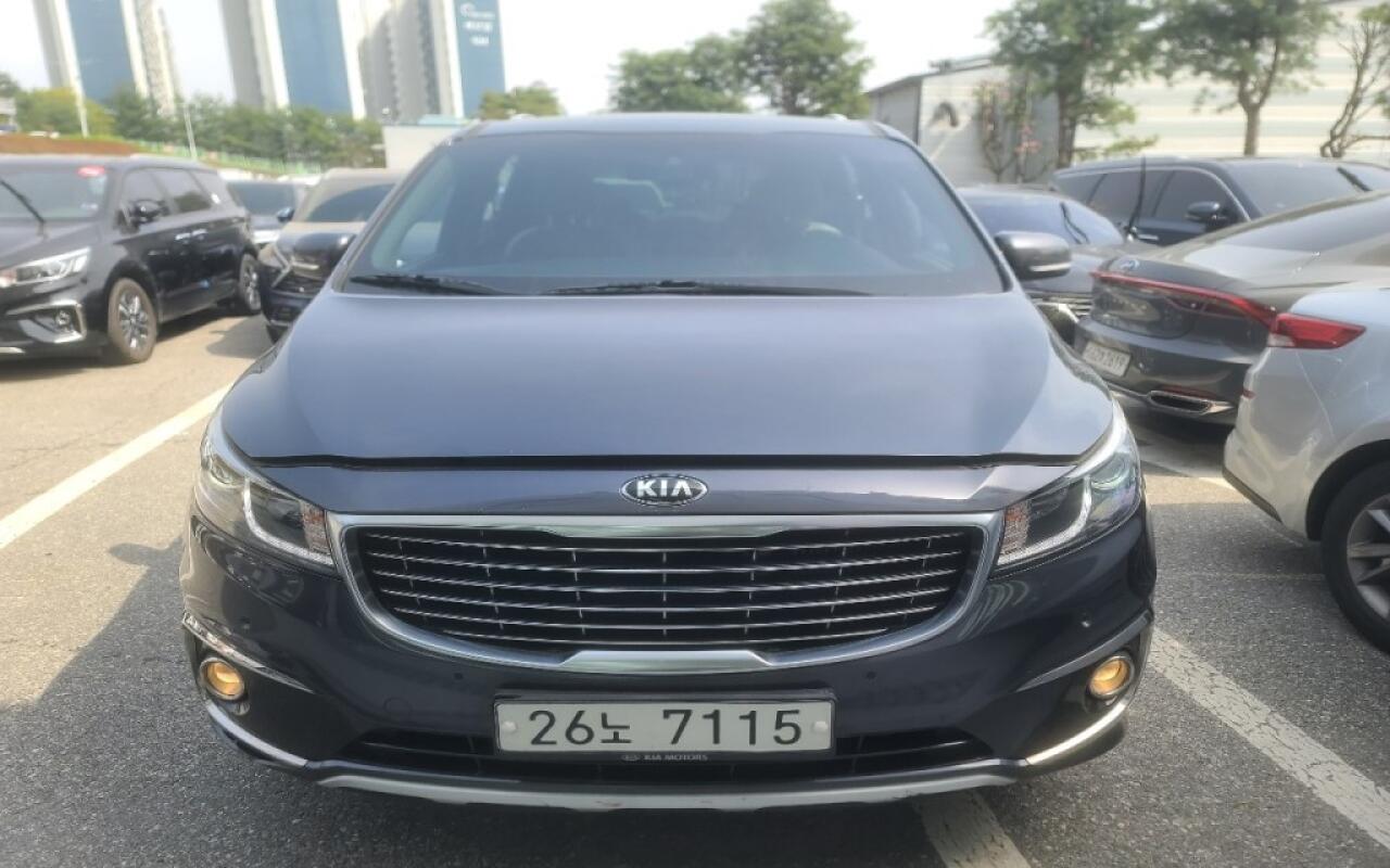 Kia Carnival (2015)