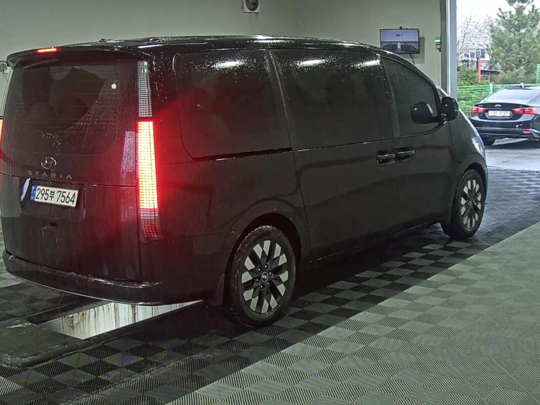 Hyundai Staria (2021)