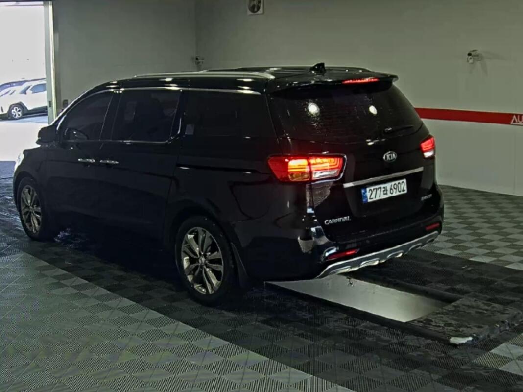 Kia Carnival (2017)