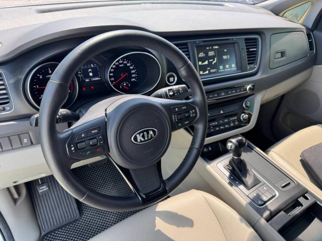 Kia Carnival (2014)