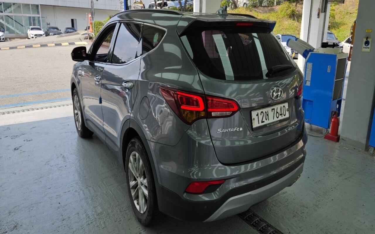 Hyundai SantaFe (2015) Hyundai SantaFe (2015)