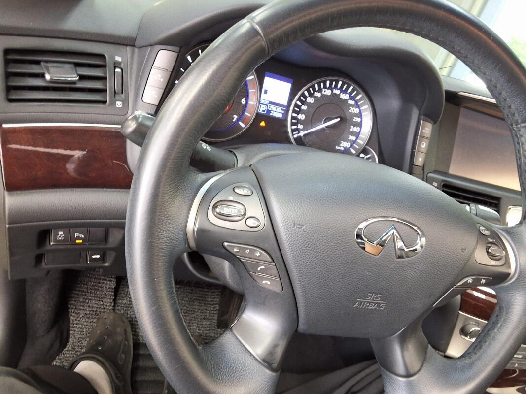 Infiniti Q70 (2015)