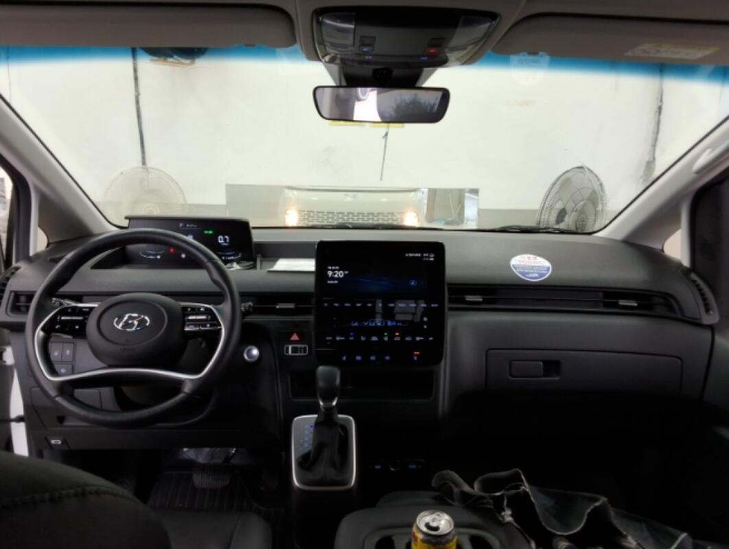 Hyundai Staria (2024)