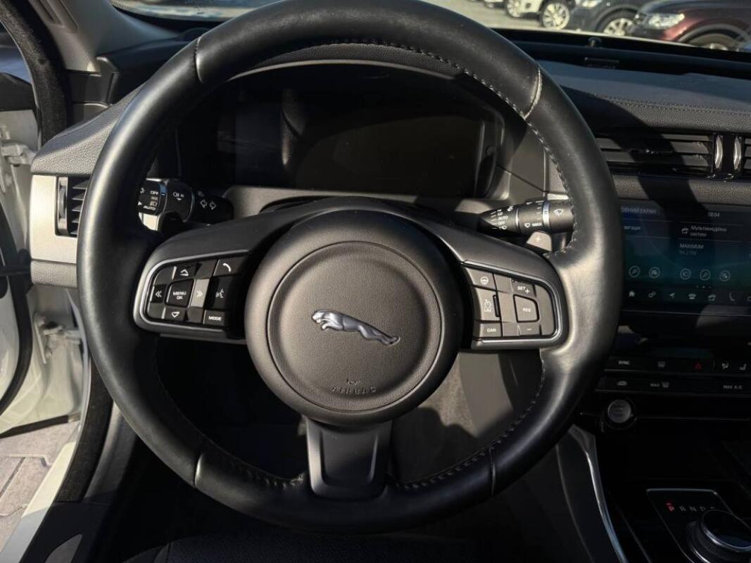 Jaguar XF (2016)