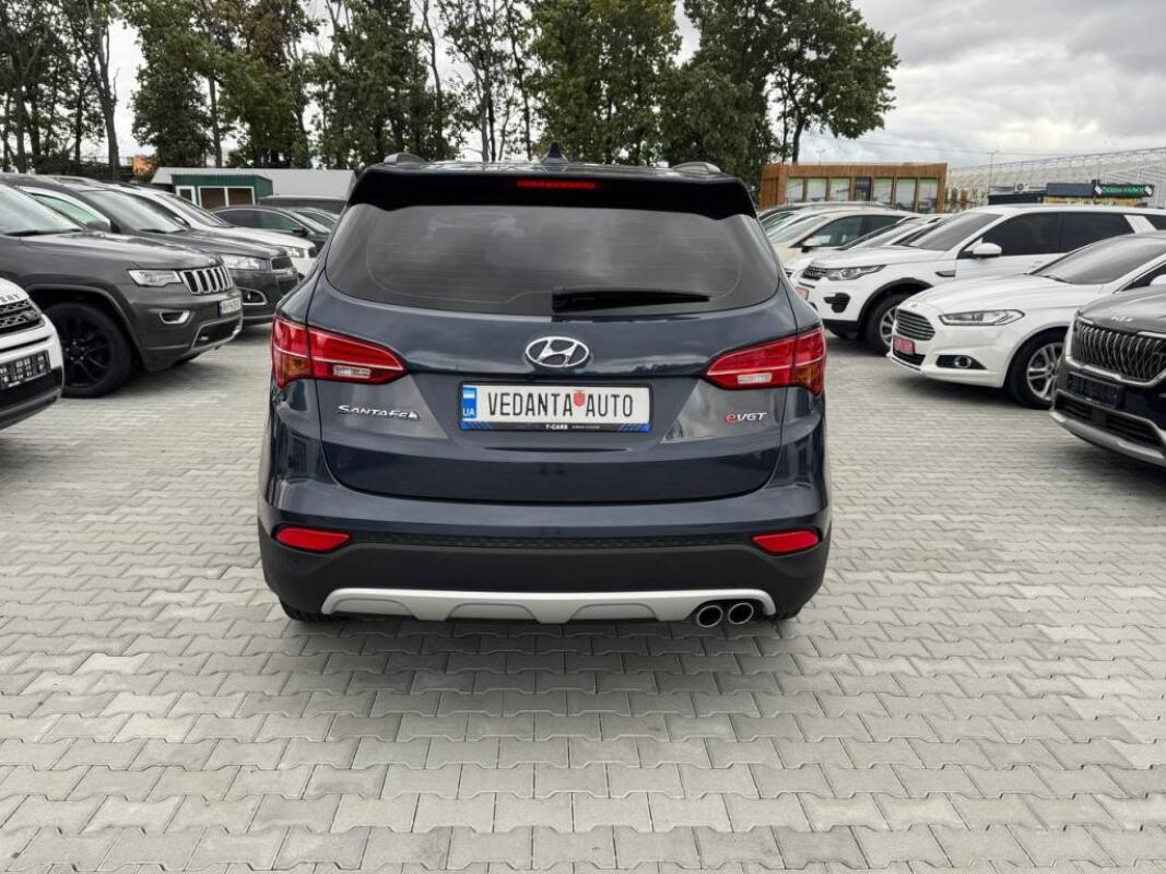 Hyundai SantaFe (2015) Hyundai SantaFe (2015)