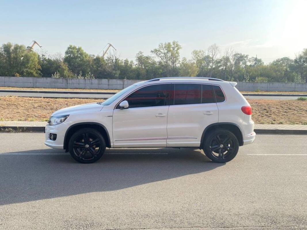 Volkswagen Tiguan (2015)