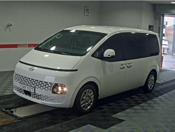 Hyundai Staria (2024)