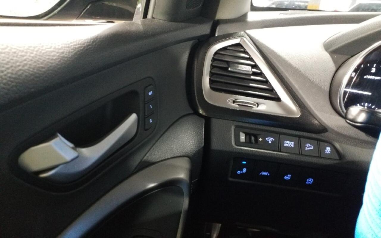 Hyundai SantaFe (2016)