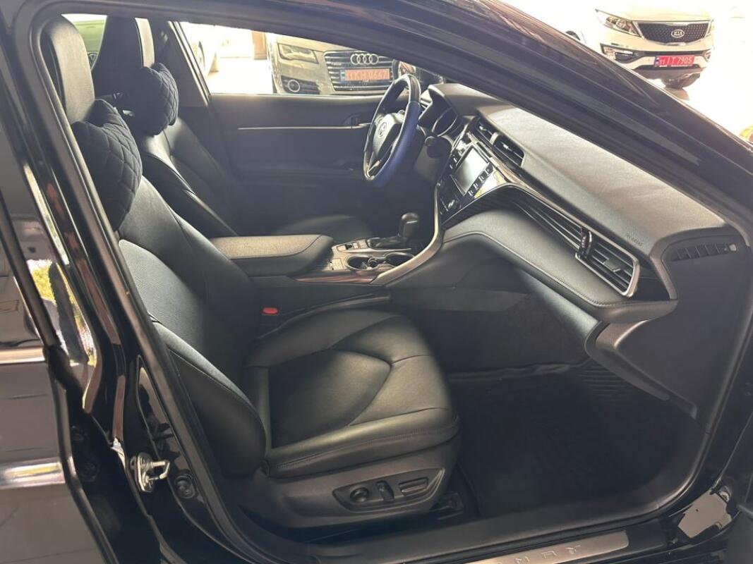 Toyota Camry (2020)