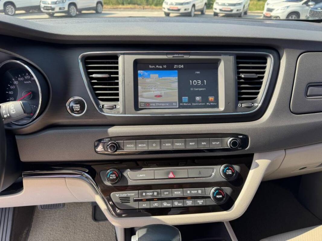 Kia Carnival (2017)