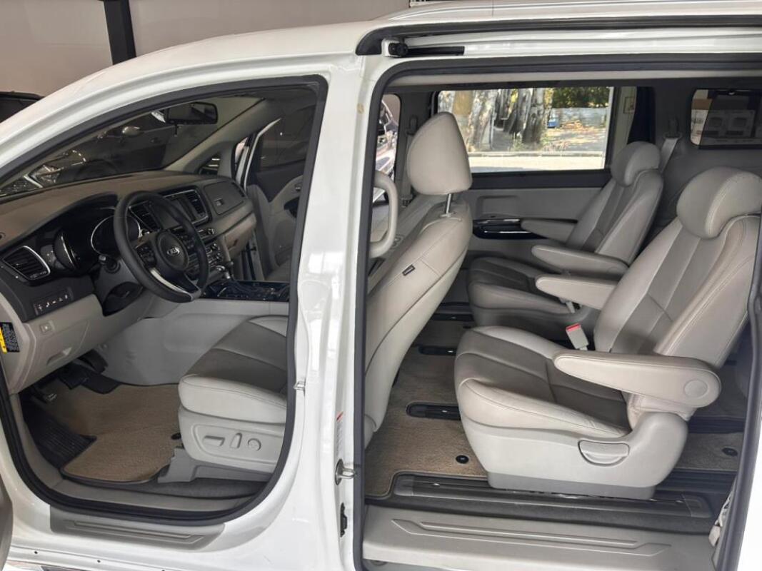 Kia Carnival (2016)