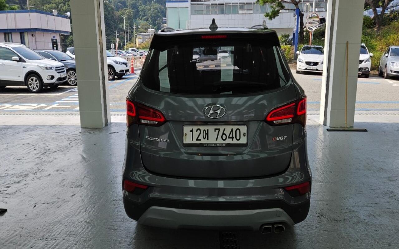 Hyundai SantaFe (2015) Hyundai SantaFe (2015)
