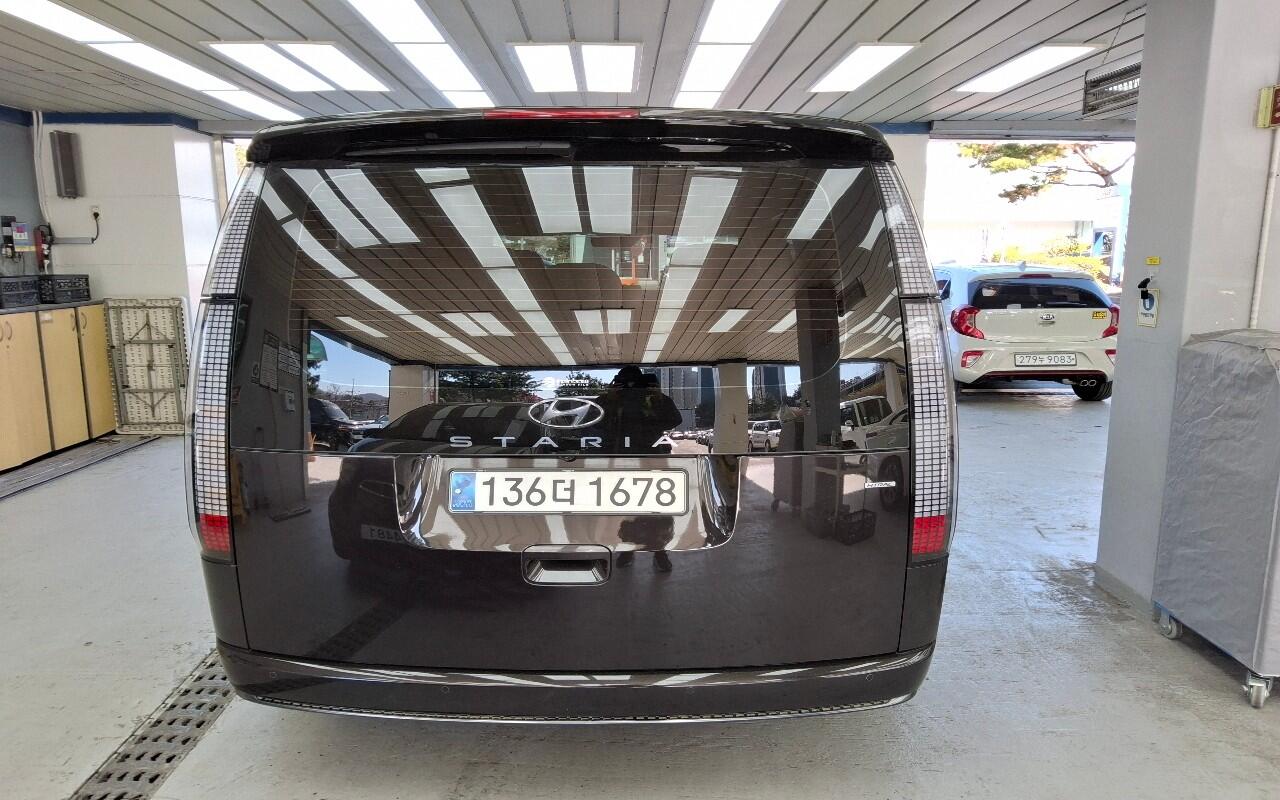 Hyundai Staria (2023)